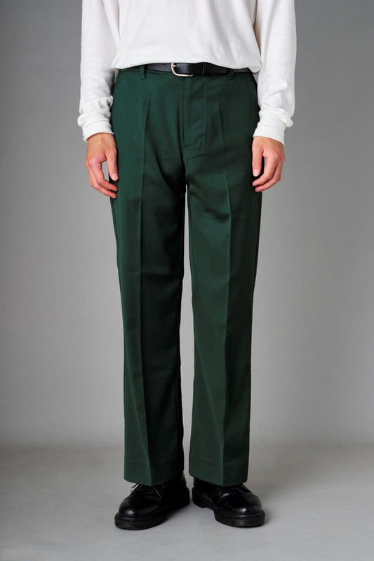 フレアパンツ グリーン 前